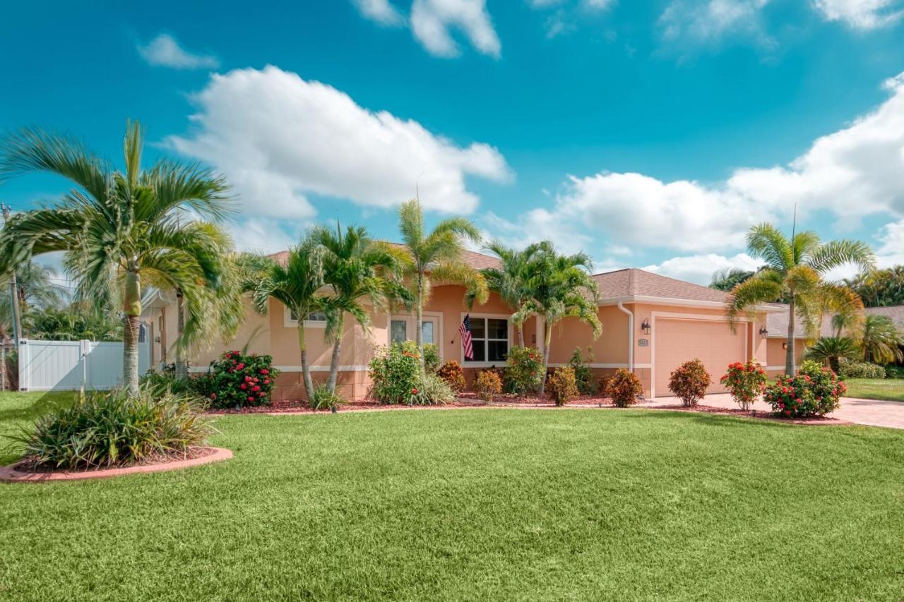 Villa Holiday Sunrise Cape Coral Exteriör bild
