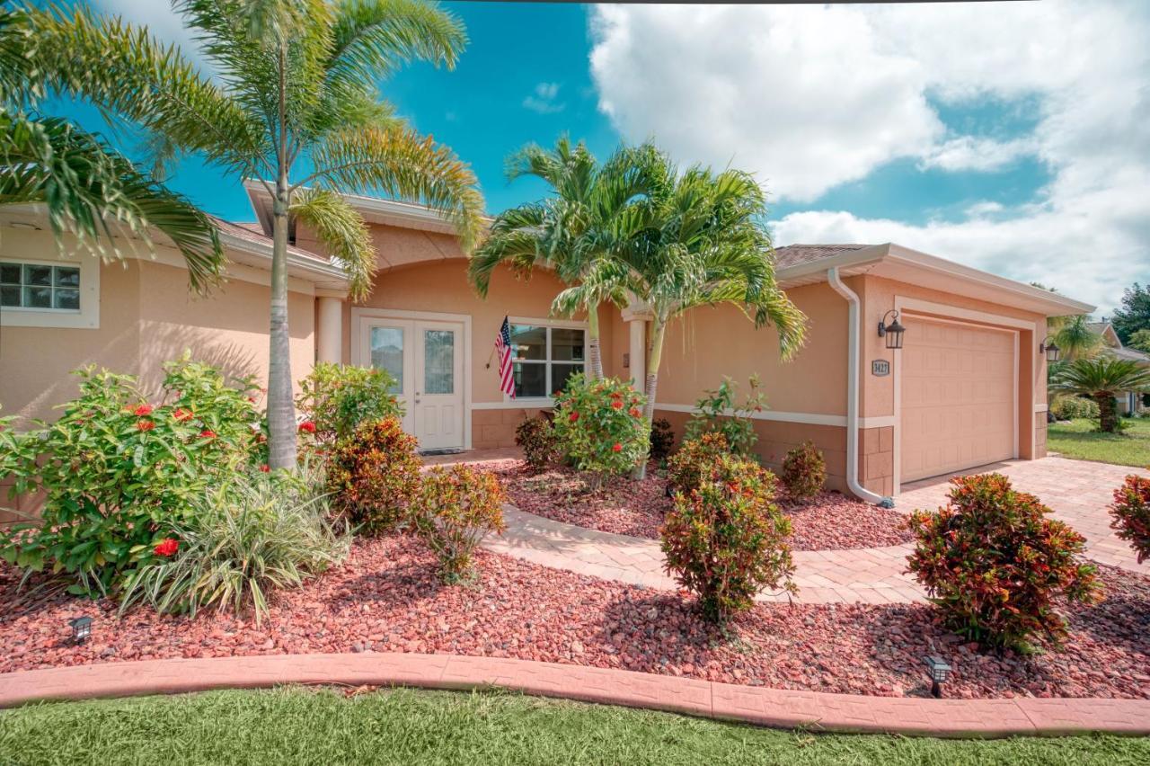 Villa Holiday Sunrise Cape Coral Exteriör bild