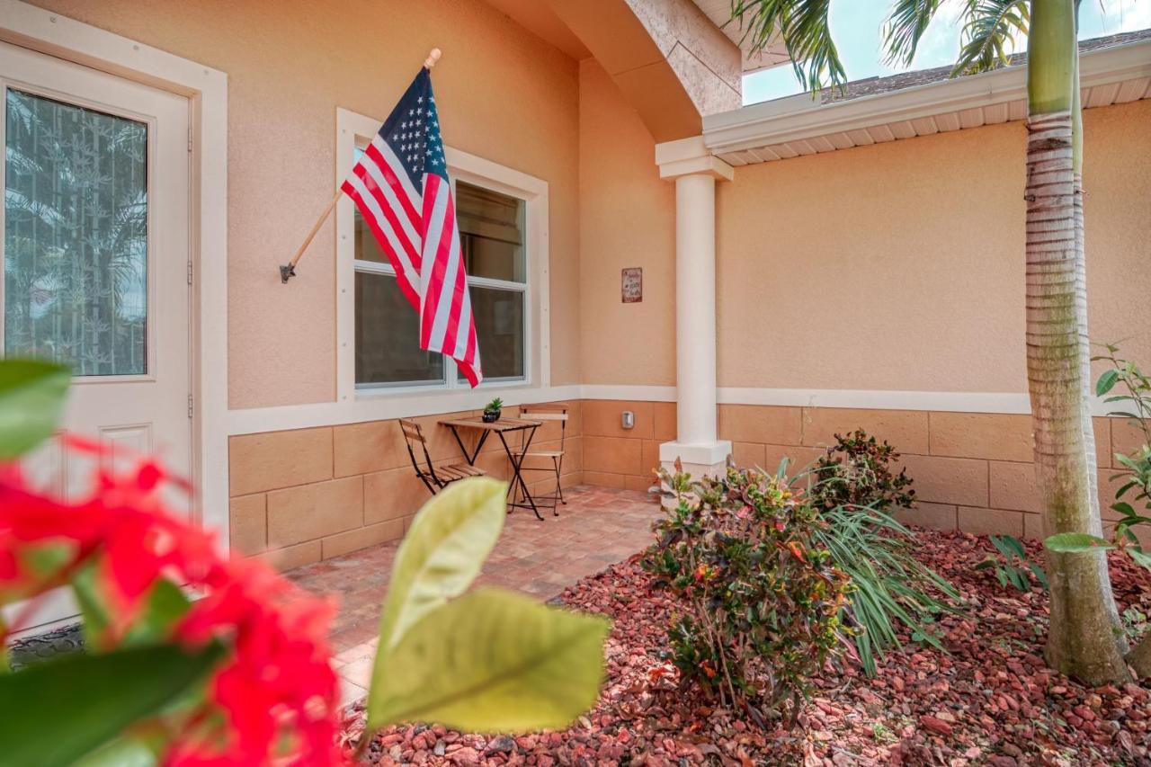 Villa Holiday Sunrise Cape Coral Exteriör bild